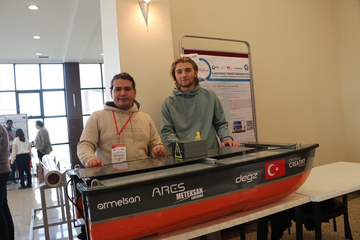 Üniversiteli gençlerin su üstü aracı takımı yeni ödüller peşinde
