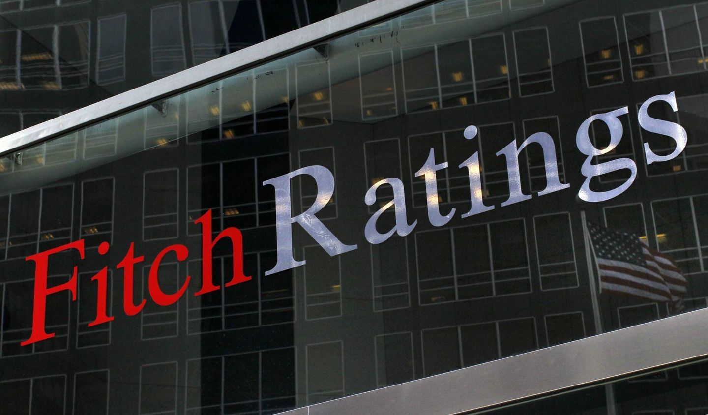 Fitch: Türk bankaları risklere rağmen iyileşen görünüme sahip