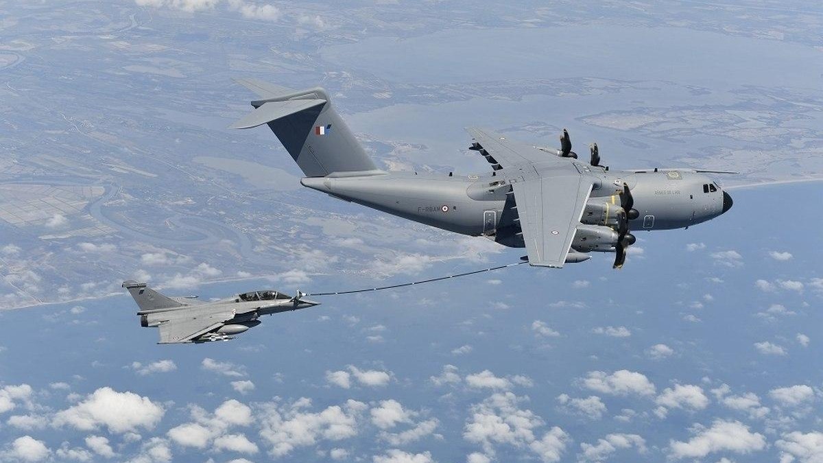 KC-130J yakıt ikmal uçağından F-35'e yakıt ikmali