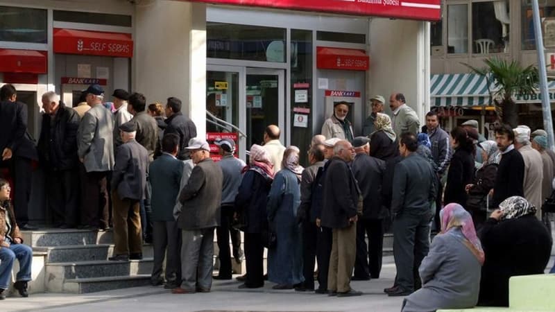 Hükümet emeklilik sistemini değiştirmek için düğmeye bastı