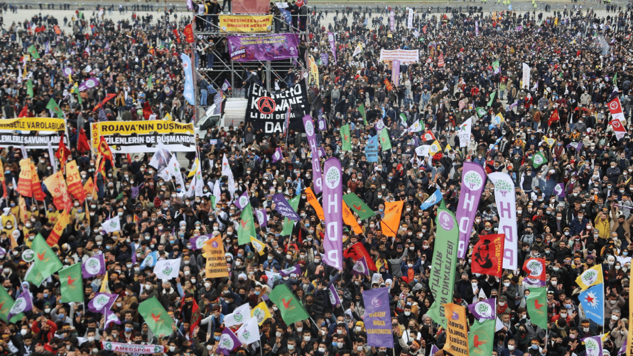 İBB'de Öcalan posteri eleştirisine kovulma!