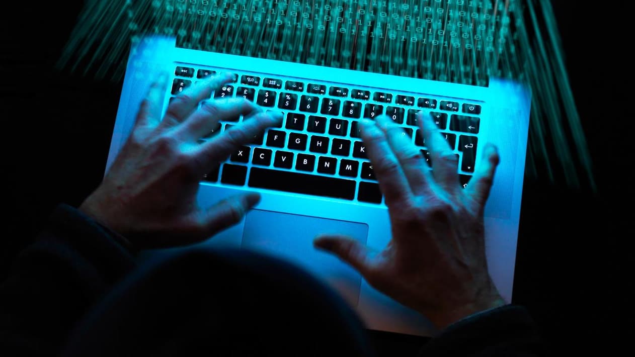 İngiltere'de siber saldırı: Seçmenlerin bilgileri çalındı
