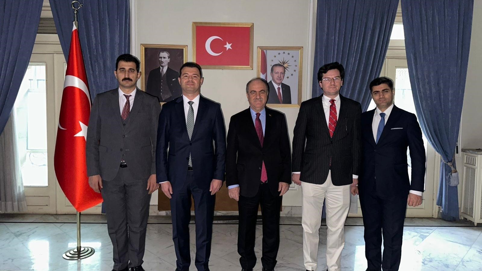Türkiye Şam Büyükelçisi Burhan Köroğlu (ortada). Fotoğraf: İHA