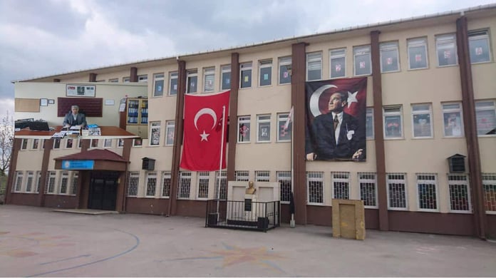 Okul müdüründen milyonluk ek ders yolsuzluğu