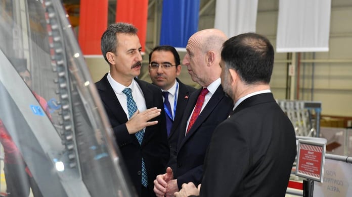 İngiltere Savunma Bakanı Healey TUSAŞ’ı ziyaret etti