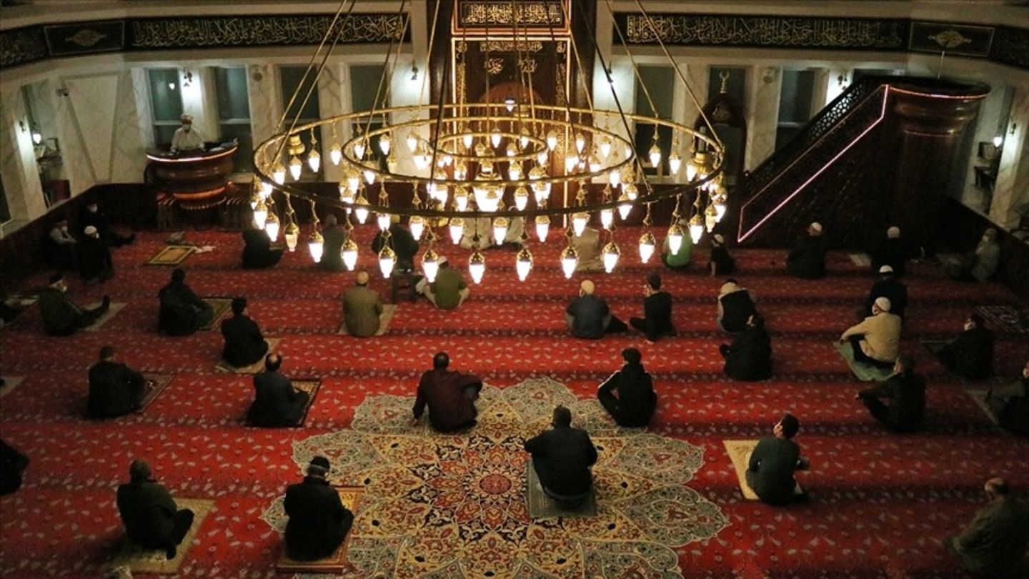 Diyanet, 50 ilçe müftüsü ve 6 kadın il müftü yardımcısı alacak