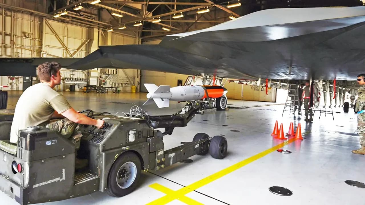 ABD, B-2 Spirit bombardıman uçağına B61-12 nükleer bombalarını entegre etti
