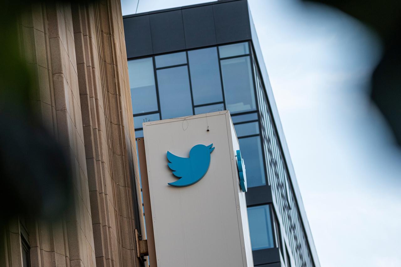 Musk, Twitter'ın eşyalarını açık artırma ile satıyor