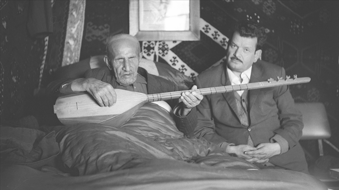 Türküleriyle dinleyicilerinin gönlünde unutulmaz izler bırakan usta saz şairi: Aşık Veysel