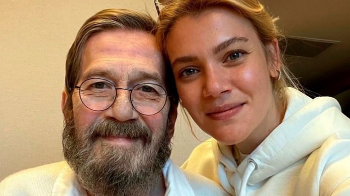 Tiyatrocu Ferhan Şensoy'un kızı Derya Şensoy'da seçmenlere hakaret etti!