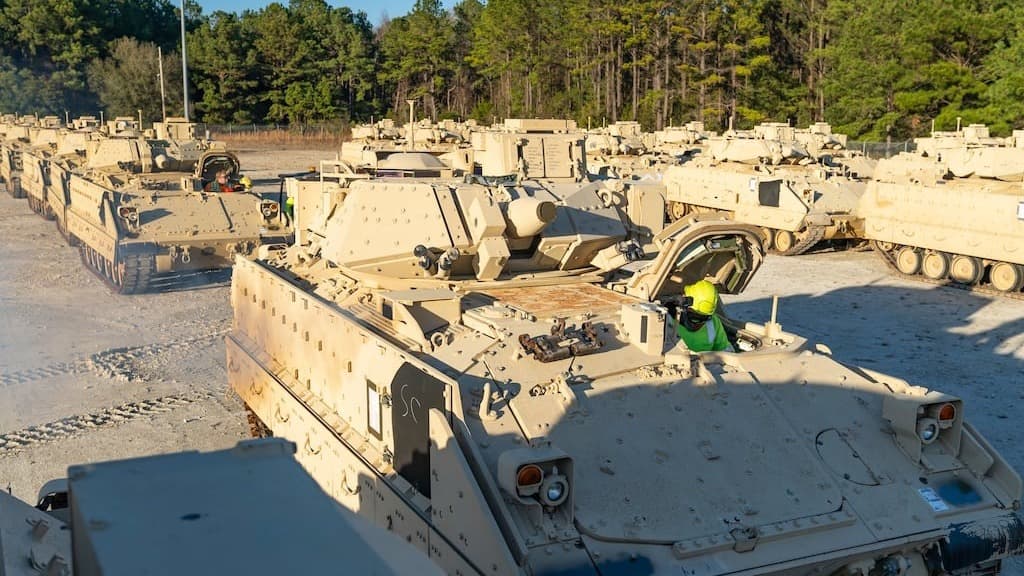 ”Ücretsiz” Amerikan Bradley zırhlı araçları Yunanistan'a araç başına 8 milyon avroya mal olacak