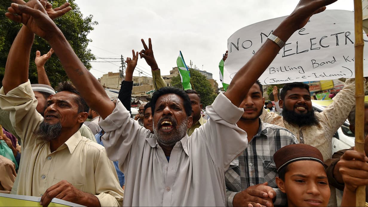 Pakistan’da artan elektrik maliyetleri protesto edildi