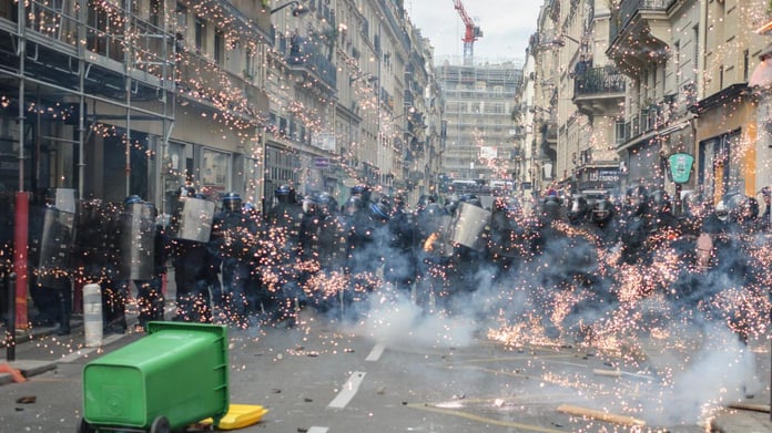 Fransa'da sokağa çıkma sokağa çıkma yasağı ilan edildi