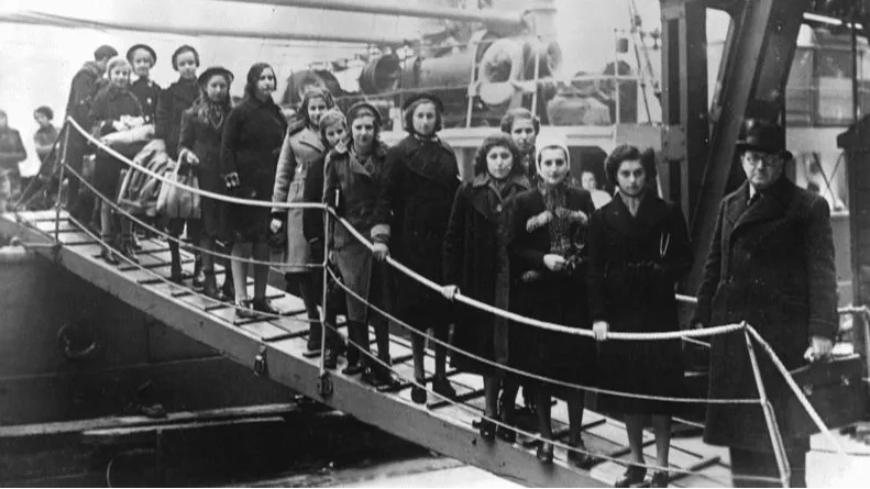6.000'den fazla Yahudi plan kapsamında&nbsp;Fransa'nın Vichy bölgesine götürüldü.