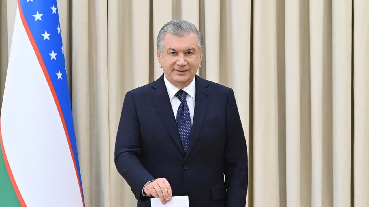 Özbekistan'da halk anayasa değişikliği için kararını verdi