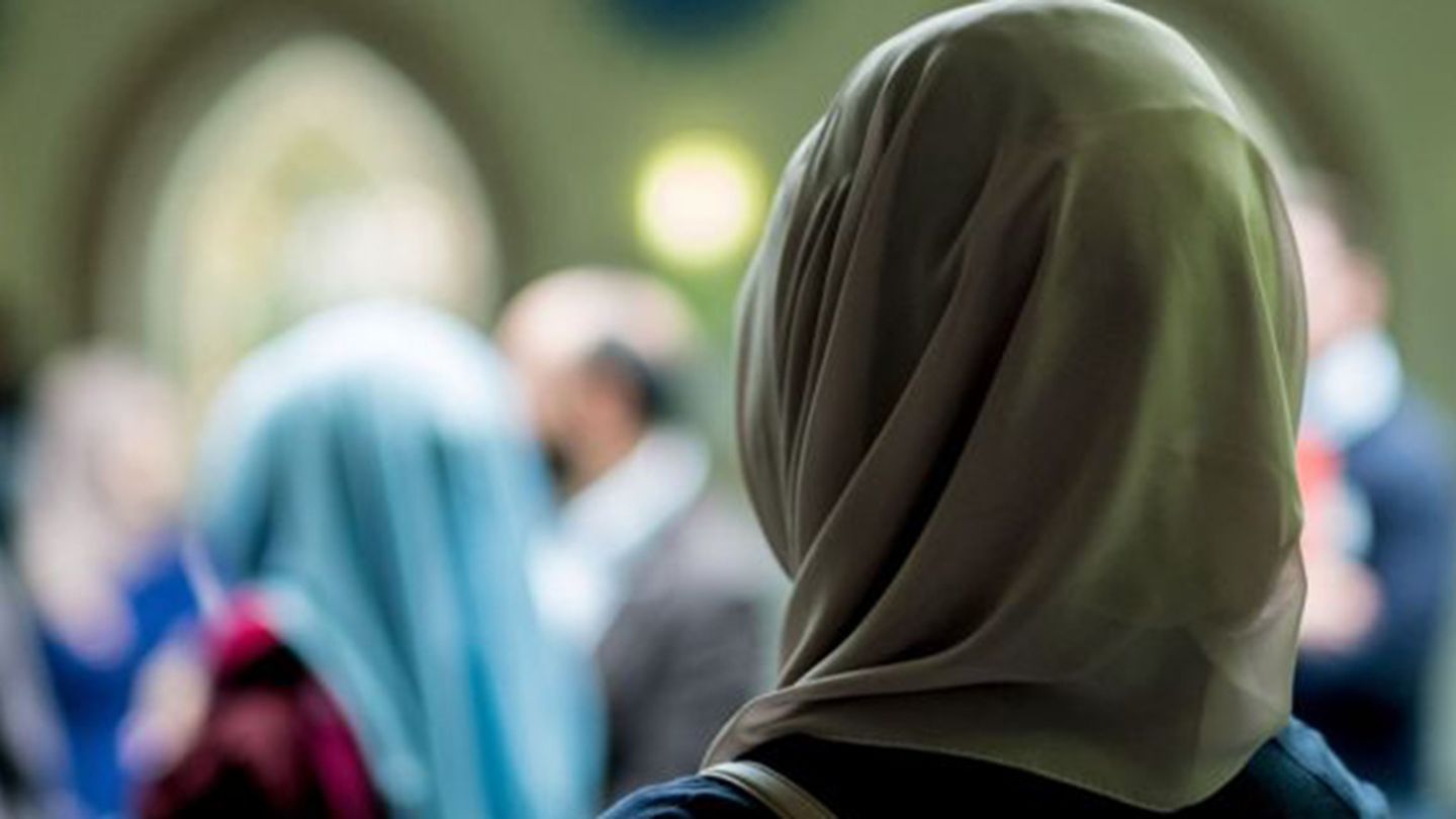 Fransa başörtüsünü yasaklamaya hazırlanıyor