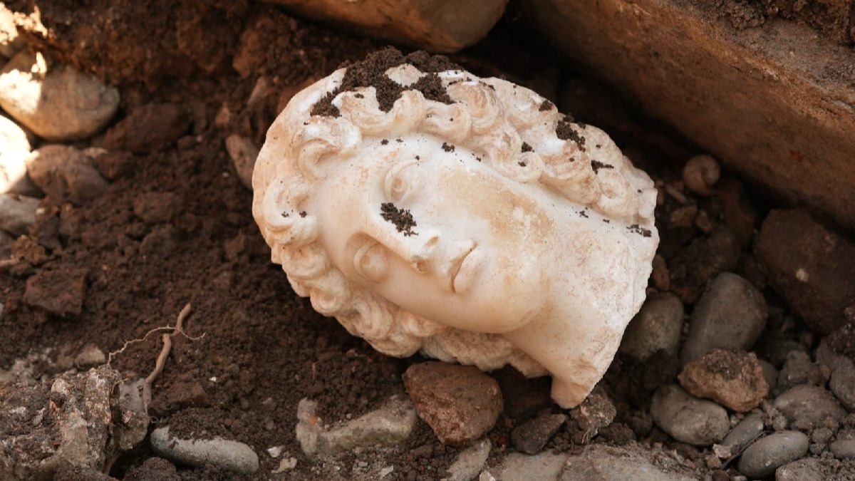 Büyük İskender diri diri gömüldü mü?