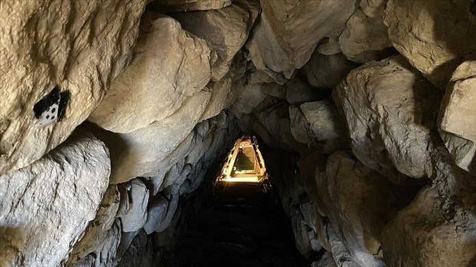 Oymaağaç Höyüğü'ndeki kazılarda suyun içinde 3 bin yıllık ahşaplar bulundu