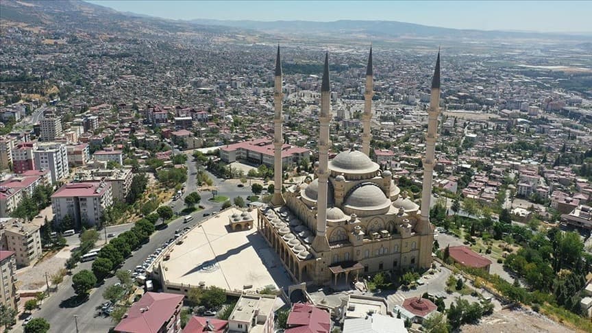 Abdülhamit Han Camisi'ndeki deprem onarımı büyük oranda bitti