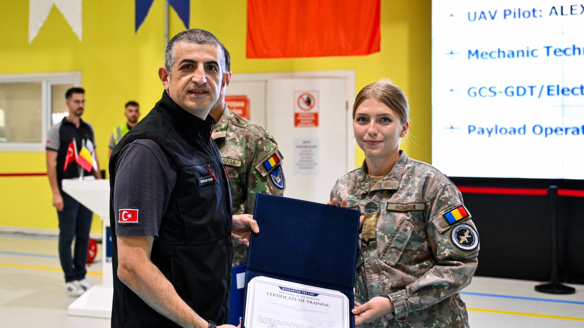 Romanya'nın Bayraktar TB2 SİHA operatörleri mezun oldu