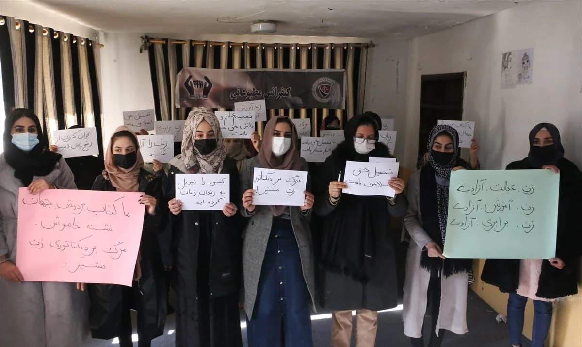Taliban'ın kadın personel yasağının ardından 3 STK çalışmalarını durdurdu