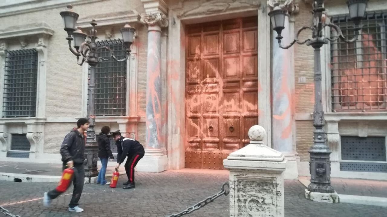 Almanya’da çevreci gruba polis baskını