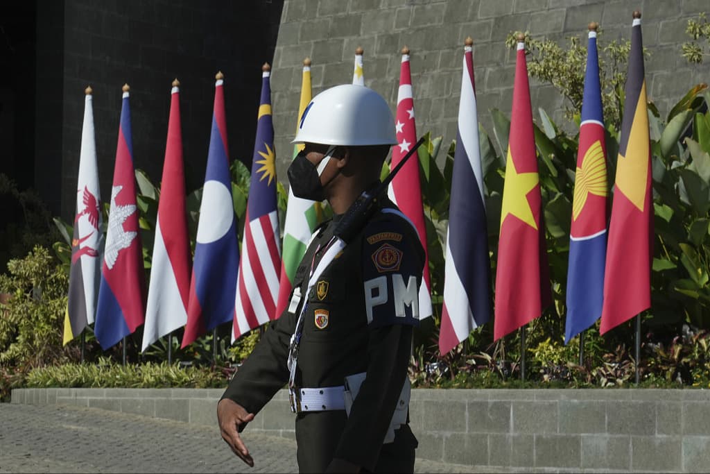 42. ASEAN Zirvesi Endonezya'da düzenlendi