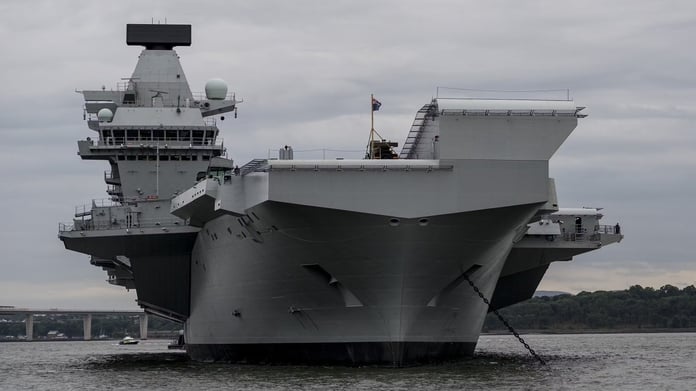 İngiliz uçak gemisi HMS Queen Elizabeth denizlere geri döndü