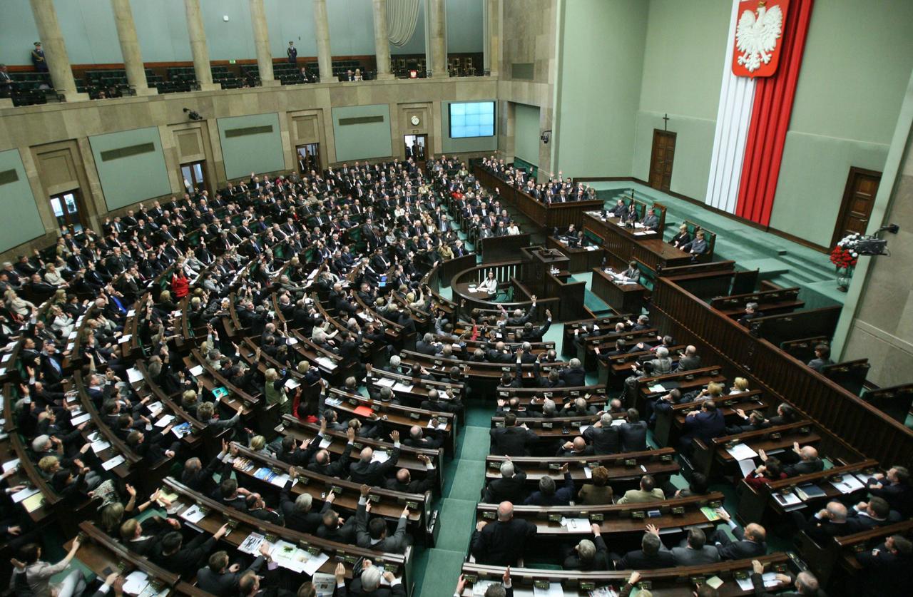 Polonya'da Rus nüfuzu yasası Meclis'ten geçti: Neler öngörüyor?