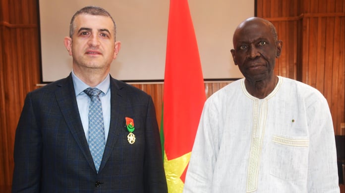 Baykar Genel Müdürü Haluk Bayraktar'a, Burkina Faso'da devlet nişanı verildi
