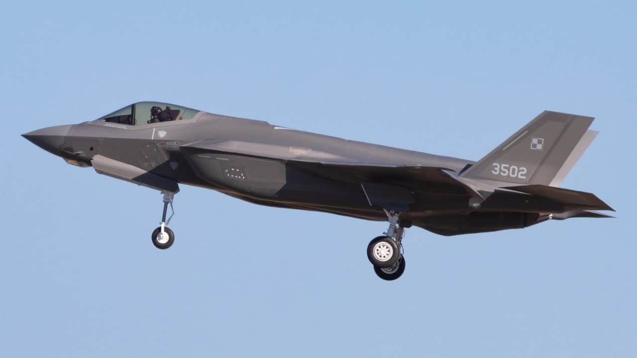 Polonya'nın alacağı F-35A ilk uçuşunu yaptı