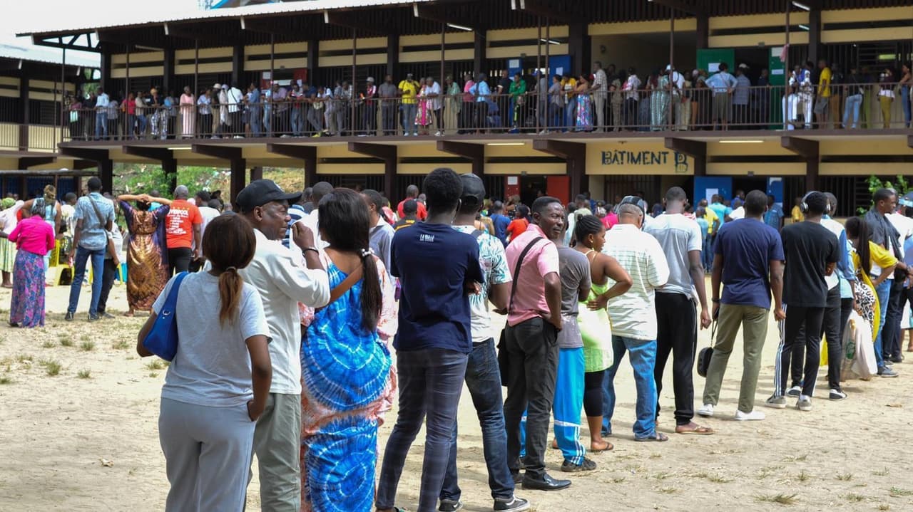 Gabon'da sokağa çıkma yasağı ilan edildi