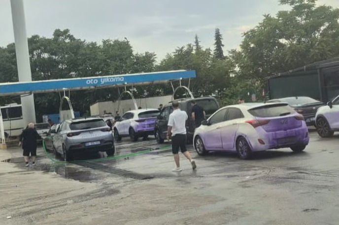 Dinar-Çay Karayolu'nda araçlar mora boyandı!  