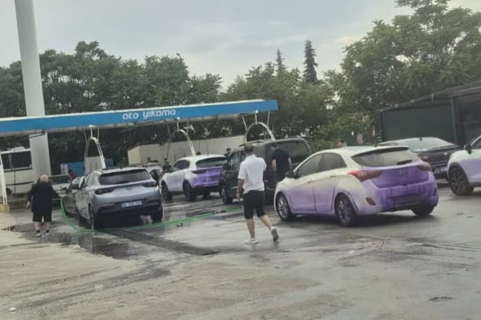 Dinar-Çay Karayolu'nda araçlar mora boyandı!  