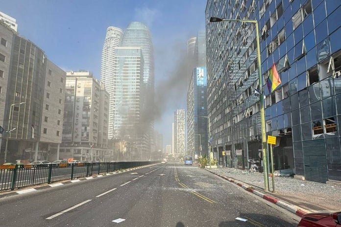 İran'dan İsrail'e son 48 saatin en büyük füze saldırısı: Tel Aviv'de büyük yıkım