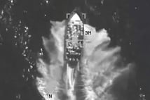ABD ordusu uluslararası sularda 5 tekneyi hedef aldı: 8 ölü