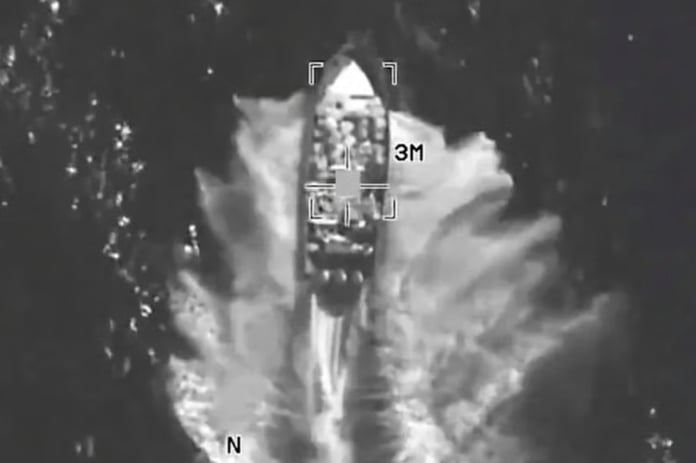 ABD ordusu uluslararası sularda 5 tekneyi hedef aldı: 8 ölü