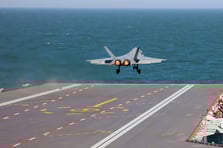 Çin, yeni uçak gemisi Fujian’da EMALS ile ilk uçuş testlerini başarıyla tamamladı