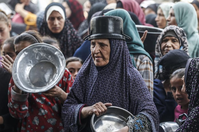ABD destekli yardım kuruluşu direktörü Gazze'ye yardım göndermeye hazırlanırken görevinden aniden istifa etti
