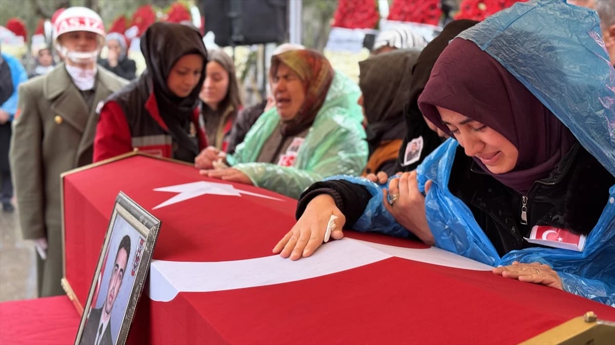 Ağrı'dan Konya'ya şehit ateşi düştü: Şehit Uzman Çavuş dualarla uğurlandı