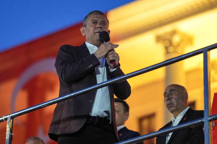 Özgür Özel: Zorunlu din dersi kalkacak, cemevleri ibadethane olacak