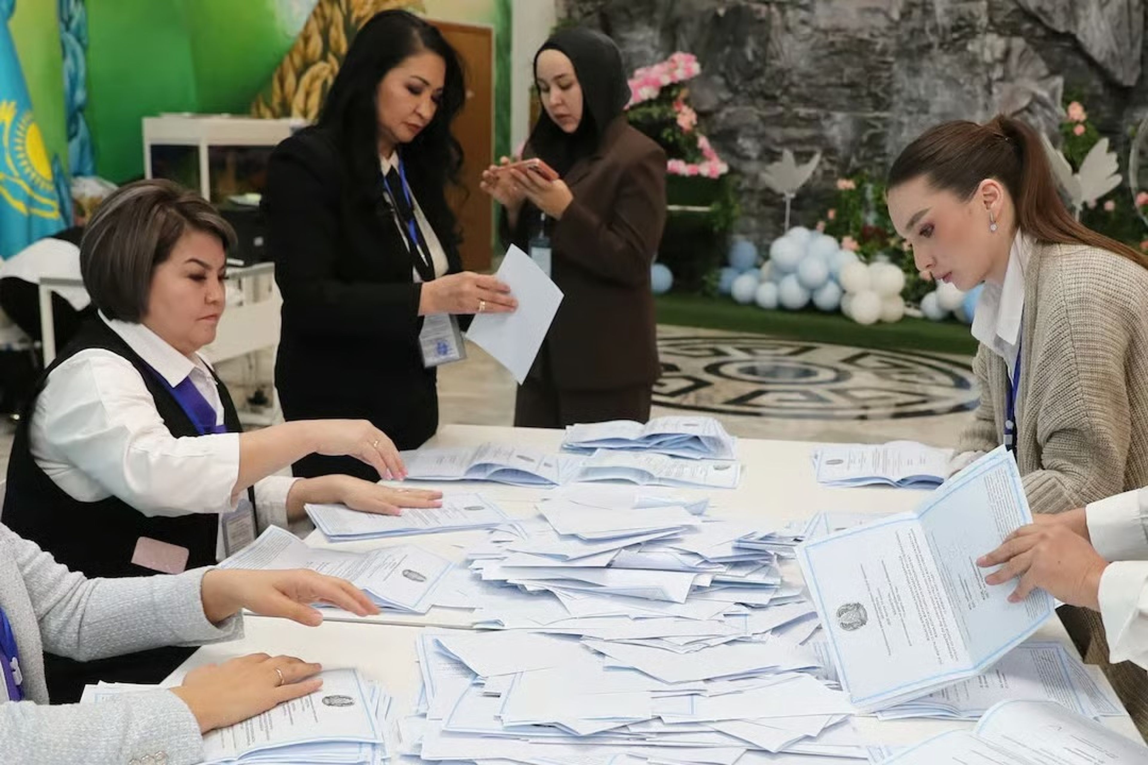 Kazakistan'da anayasa referandumundan "evet" sonucu çıktı