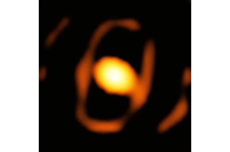Avrupa Güney Gözlemevi'nin Çok Büyük Teleskop İnterferometresi (ESO'nun VLTI) üzerindeki GRAVITY cihazı tarafından çekilen WOH G64 görüntüsü. 