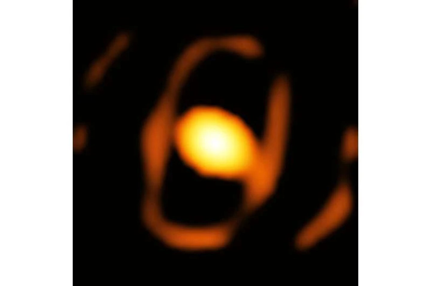 Avrupa Güney Gözlemevi'nin Çok Büyük Teleskop İnterferometresi (ESO'nun VLTI) üzerindeki GRAVITY cihazı tarafından çekilen WOH G64 görüntüsü. 