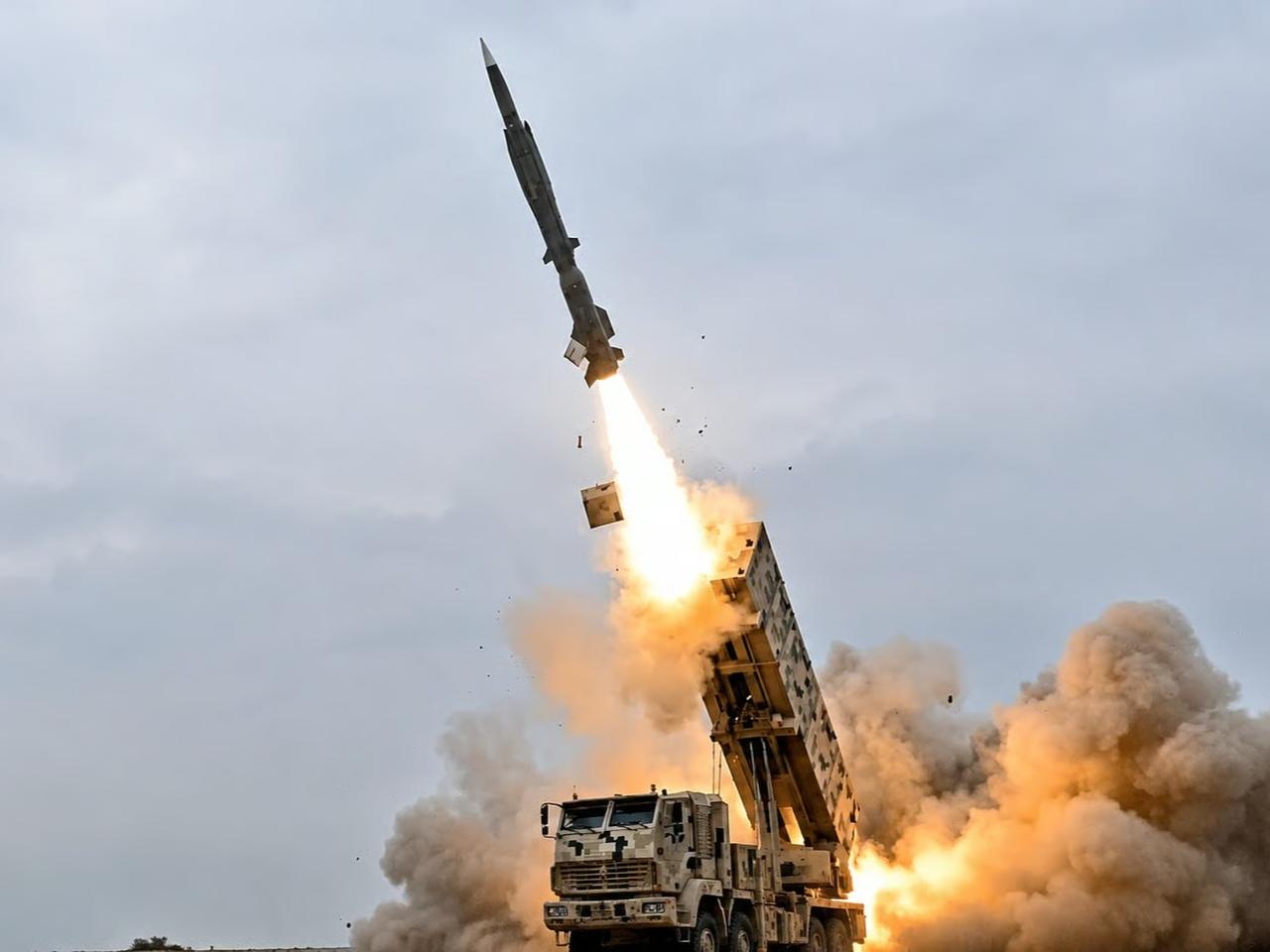 Pakistan’dan Fatah-3 süpersonik füze hamlesi