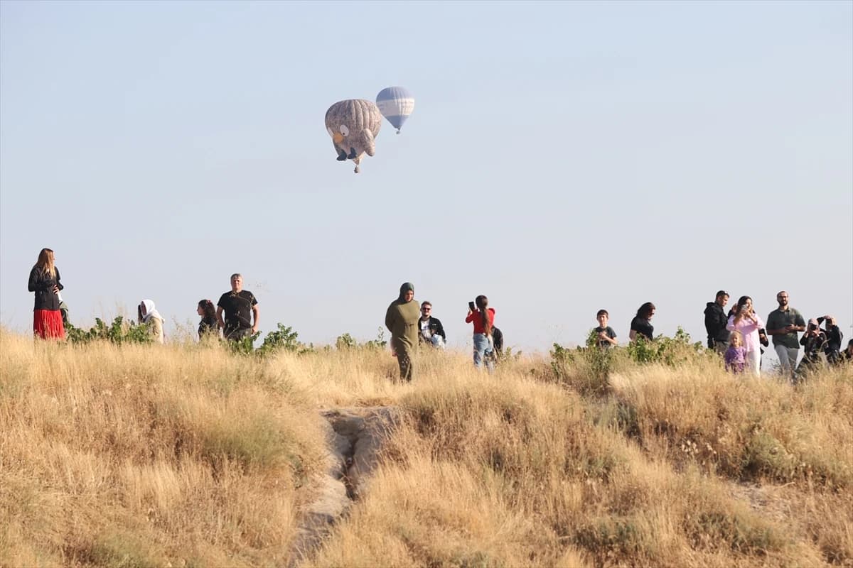 Balon festivali renkli anlara sahne oldu