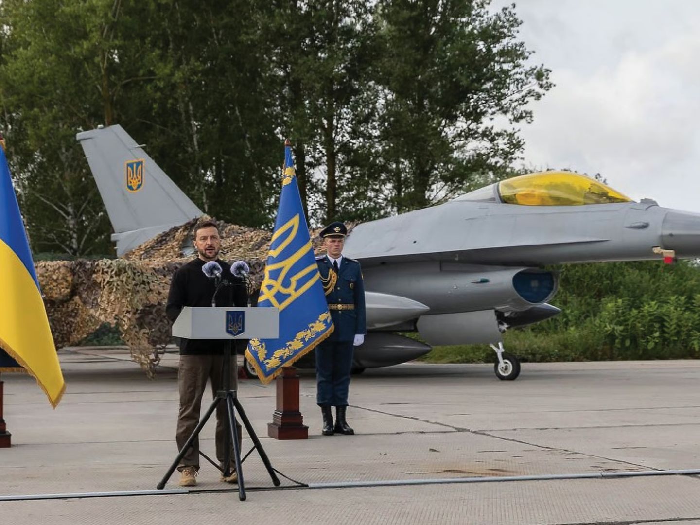 Hollanda, Ukrayna'ya son F-16 savaş uçağını teslim ediyor