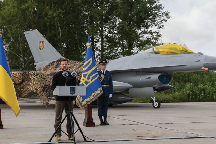 Hollanda, Ukrayna'ya son F-16 savaş uçağını teslim ediyor