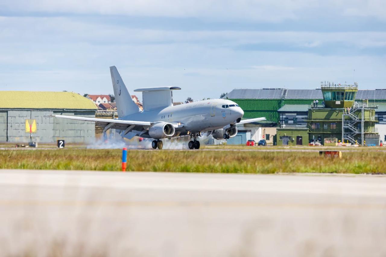 Birleşik Krallık’ın ilk E-7 Wedgetail uçağı RAF Lossiemouth üssüne ulaştı