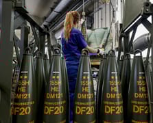 NATO Genel Sekreteri Rutte, İttifak'ın Rusya'dan daha fazla mühimmat üretir hale geldiğini söyledi